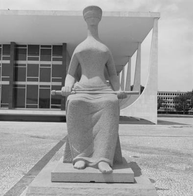 "A Justiça", escultura de Alfredo Ceschiatti