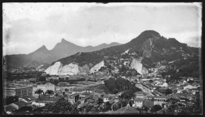 Bairro do Catete visto da Glória; ao fundo, o Morro Corcovado