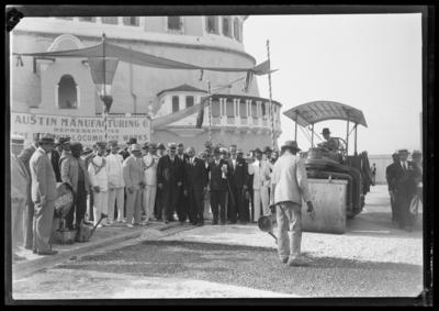 Washington Luís e Antônio Prado Junior, entre outros, em inauguração da Avenida Praça de Itália, atual Avenida General Justo