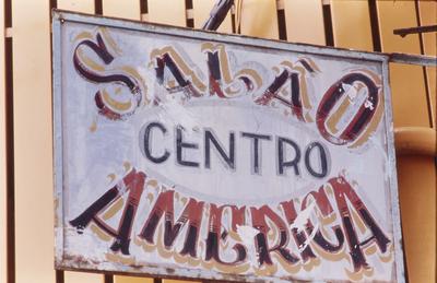 Flagrante de rua - placas, letreiros e cartazes