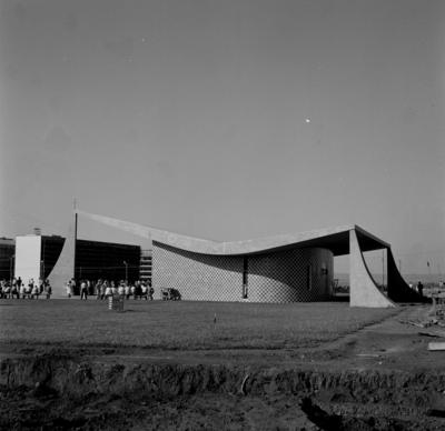 Igrejinha de Nossa Senhora de Fátima. Painel de azulejos de Athos Bulcão