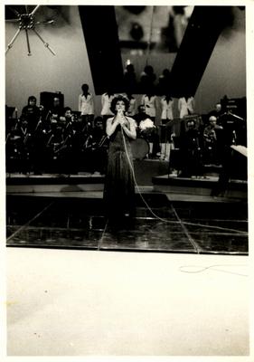 Lolita Rodrigues ao microfone