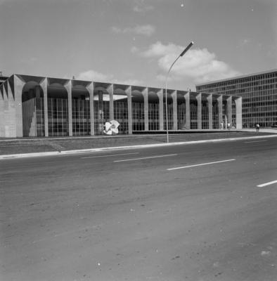 "O Meteoro", escultura de Bruno Giorgi