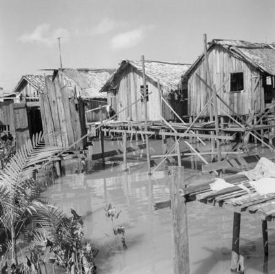 Vila da Barca, palafitas flutuantes