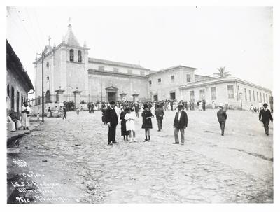 Largo da Igreja de São Sebastião do Rio de Janeiro, no dia da realização de sua última missa