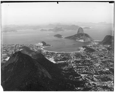Panorama do Rio de Janeiro, visto do alto do Corcovado