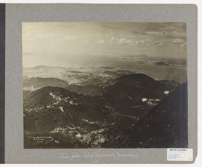Vista da cidade tormada do Morro do Corcovado