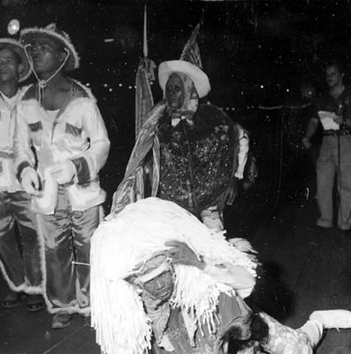 Maracatu no carnaval pernambucano