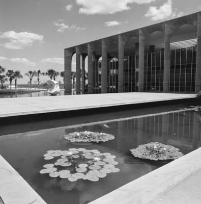 "O Meteoro", escultura de Bruno Giorgi
