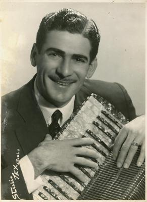 Mario Zan com a sanfona