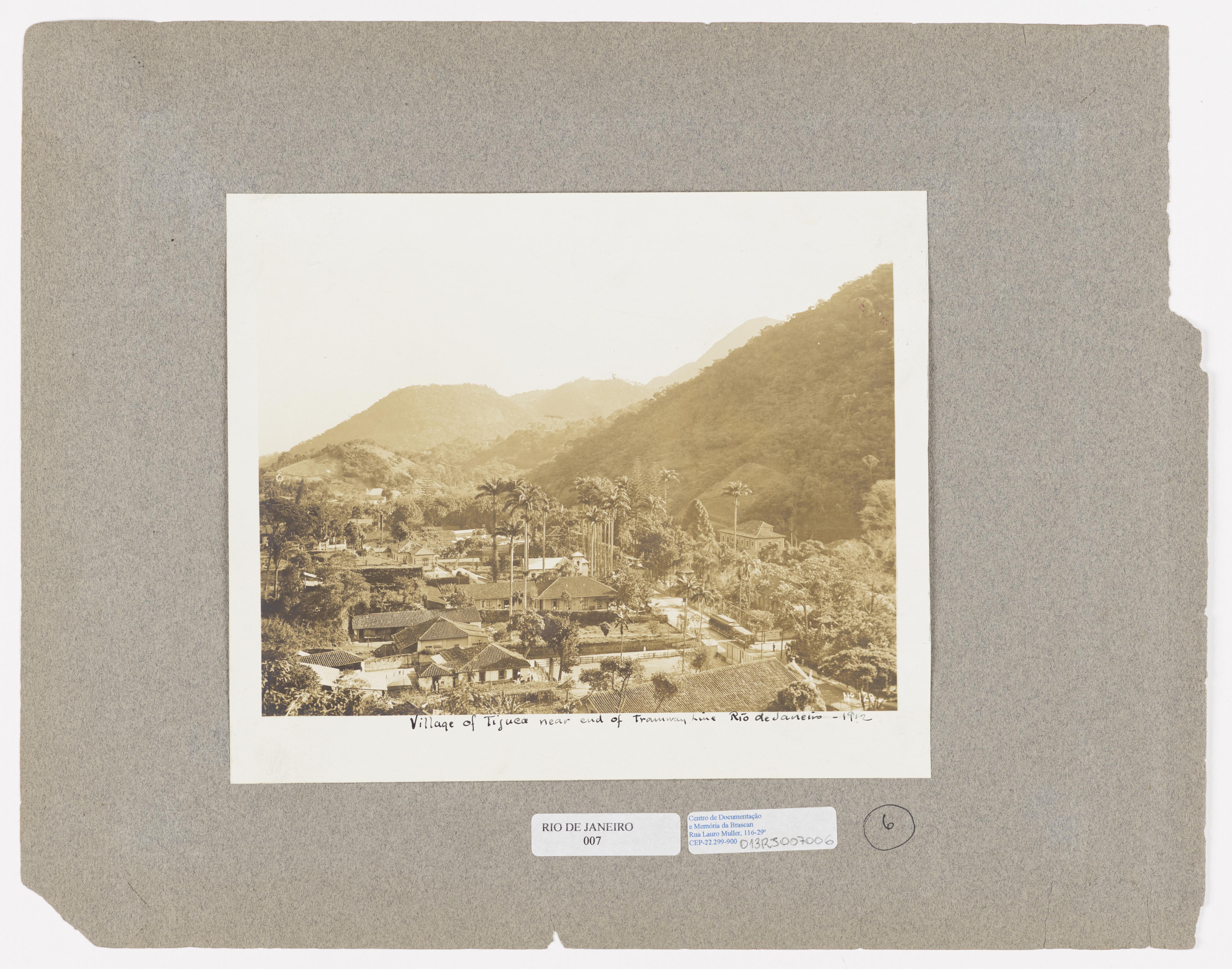 Bairro da Tijuca; próximo ao fim de linha do bonde