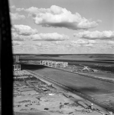 Vistas aéreas, Praça dos Três Poderes, Esplanada dos Ministérios e Catedral de Brasília