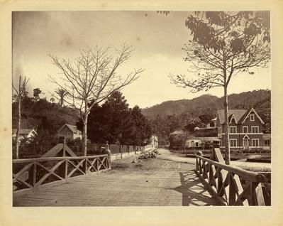 Ponte sobre o canal do rio Quitandinha
