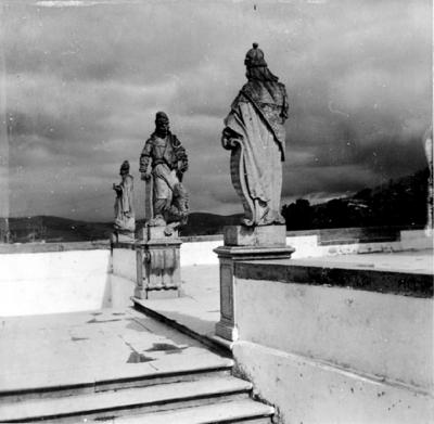 Profeta Daniel (no meio)