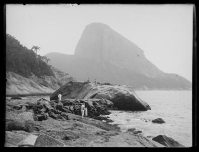 Praia e Pedra do Anel