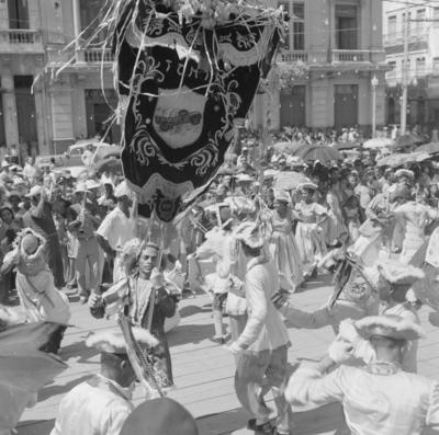 Desfile de agremiação carnavalesca