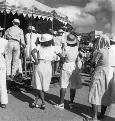Canindé, romeiros em brinquedos de parque de diversões