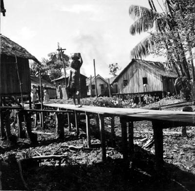 Vila da Barca, palafitas flutuantes, crianças