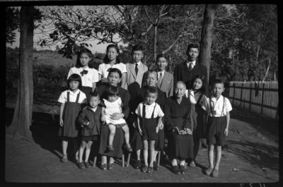 Família reunida na chácara Arara