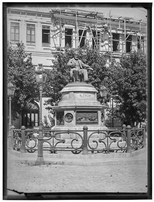 Monumento em homenagem a José de Alencar