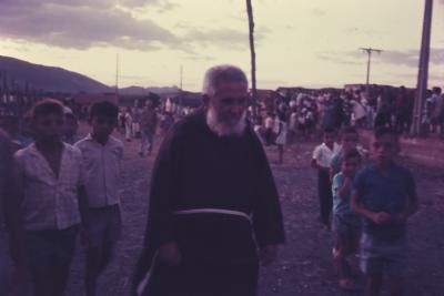 Frei Damião e devotos