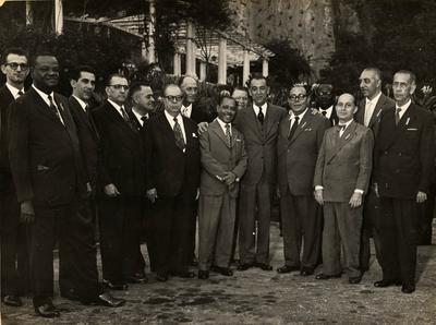 Juscelino Kubitschek com fundadores da OMB