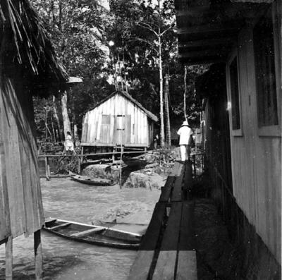 Vila da Barca, palafitas flutuantes