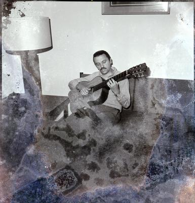 Paulinho Nogueira com o violão