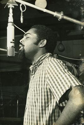 Gilberto Gil ao microfone