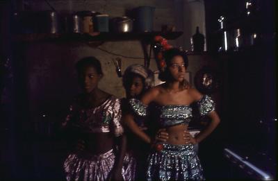 Série Mangueira - Mangueirenses em trajes verde e rosa