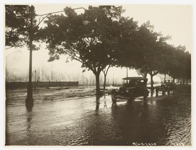 Ressaca na praia do Flamengo