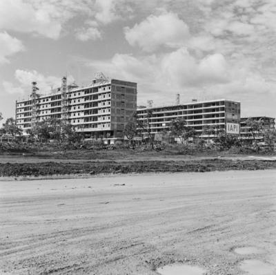 Construção de edifícios residenciais projetados para os Institutos de Aposentadoria e Pensões