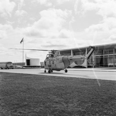 Helicóptero diante do Palácio da Alvorada