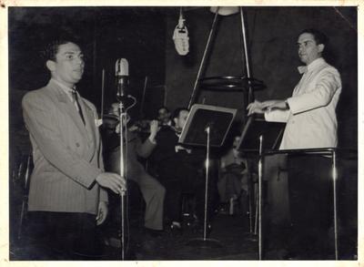 Gilberto Alves ao microfone