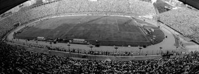 Jogo de futebol no estádio do Pacaembu