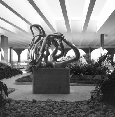 "O Canto da Noite", escultura de Maria Martins, no Salão Nobre