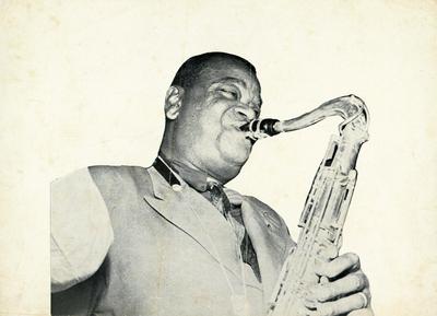 Pixinguinha com o saxofone