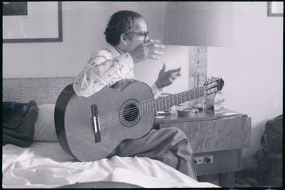 Baden Powell com o violão