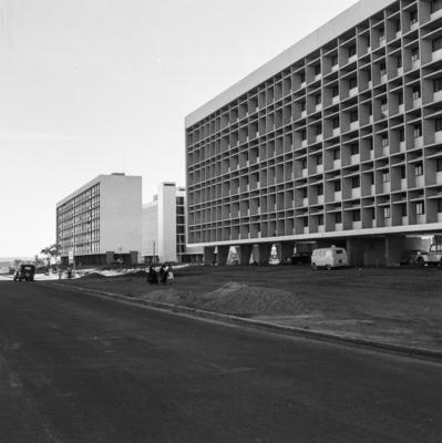 Edifícios residenciais projetados para os Institutos de Aposentadoria e Pensões