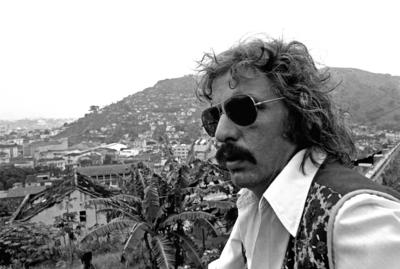 O ator Hugo Carvana em cena, durante filmagens de "Vai trabalhar Vagabundo"