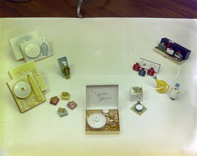 Campanha publicitária da Companhia de Incremento de Negócios (CIN) para Avon - catálogo de Natal