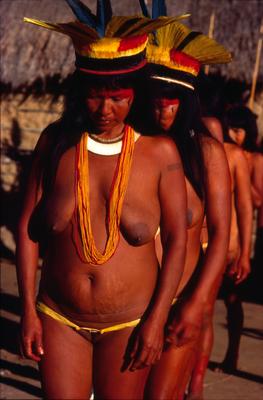 Série Xingu - Mulheres na cerimônia do Yamaricumã