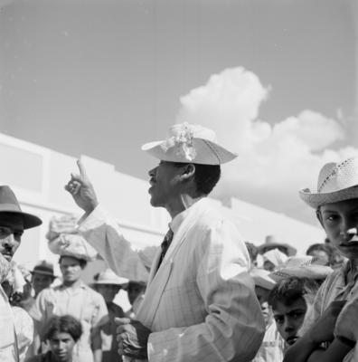 Canindé, romeiros tocando instrumentos