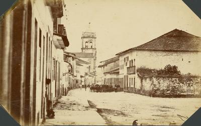 Rua Meridional vista do Largo da Matriz