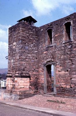 Igreja de Nossa Senhora do Rosário - vista lateral (inacabada)