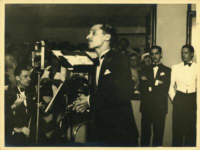 Waldemar Henrique ao microfone