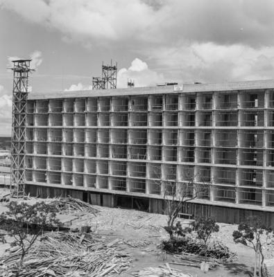 Construção de edifícios residenciais projetados para os Institutos de Aposentadoria e Pensões