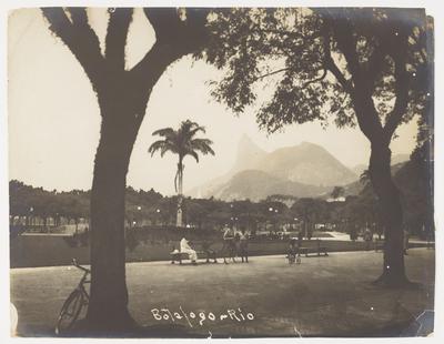 Botafogo com o Morro do Corcovado ao fundo