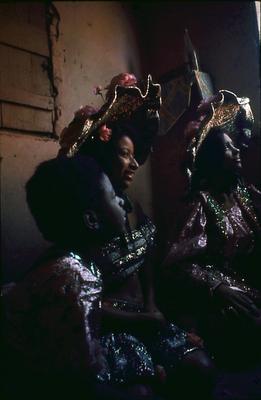 Série Mangueira - Mangueirenses em trajes verde e rosa