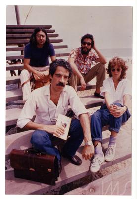 [Lançamento de A teus pés]